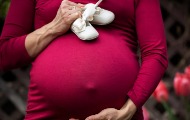 Nevidljive u medijskom ogledalu– Zašto se o trudnoći i porođaju žena sa invaliditetom retko izveštava?